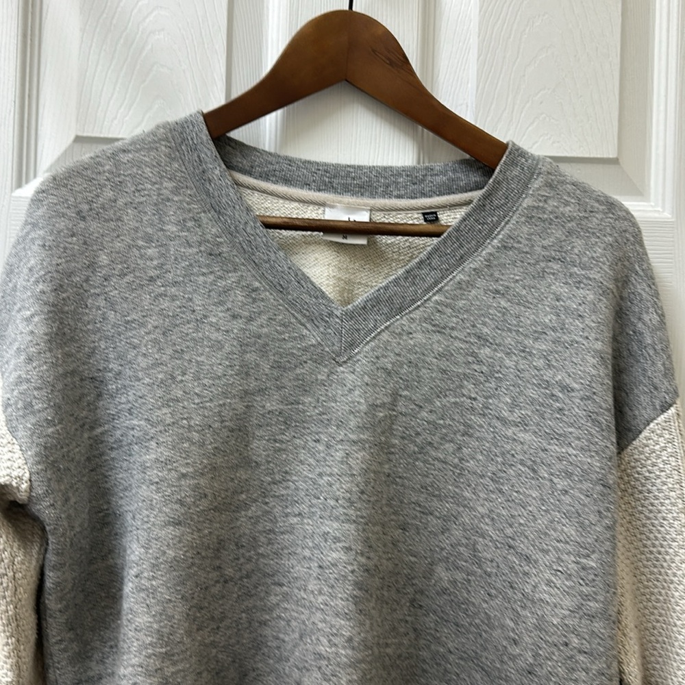 Cabi Fusion V-Neck Cropped Sweatshirt with Cable Knit Sleeves - Picture 4 of 10
